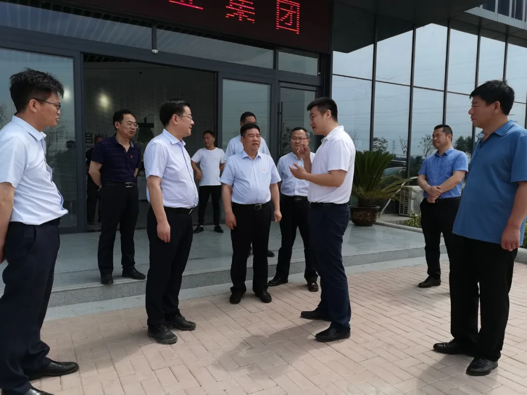 【新闻速递】开封市纪委书记卢志军与县委领导一行莅临杞县世合铝型材